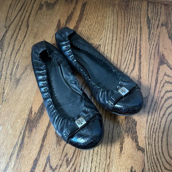 Tory Burch Black Leather And Patent Leather Cap Toe Ballet Flats - Picture 1 of 6